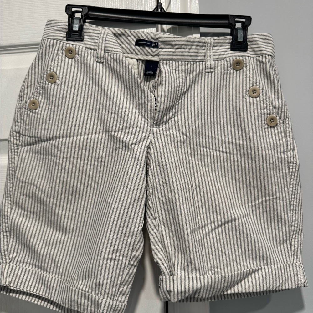 Gap Women’s Striped Cuffed Shorts Size 4 Navy White Button Detail